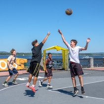 Всероссийские массовые соревнования по баскетболу «Оранжевый мяч»  прошли 12 августа на набережной р.Волга.